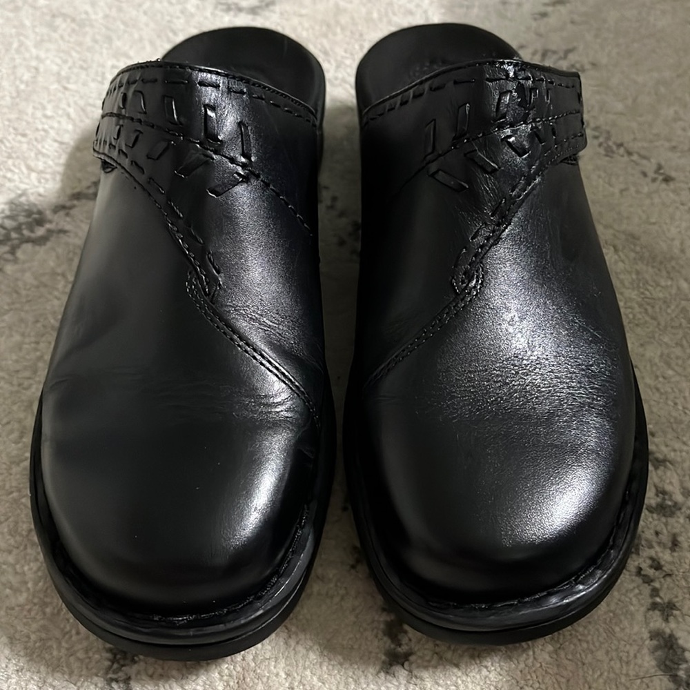 Beautiful black Clarks clog/slip on